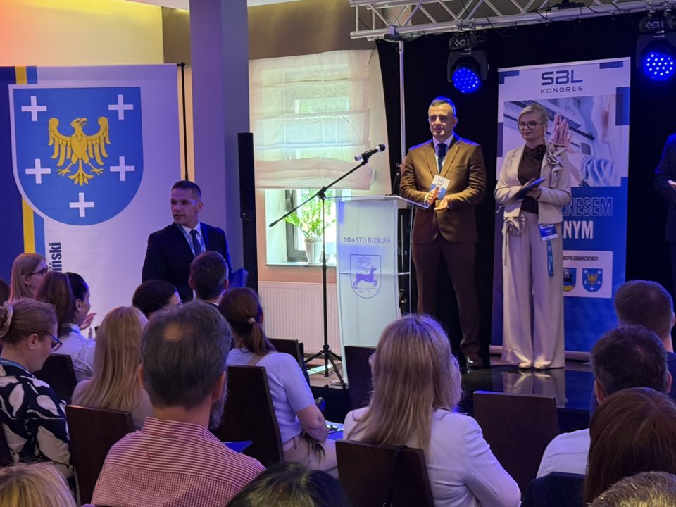 Salal konferencyjna wypełniona uczestnikami spotkania 