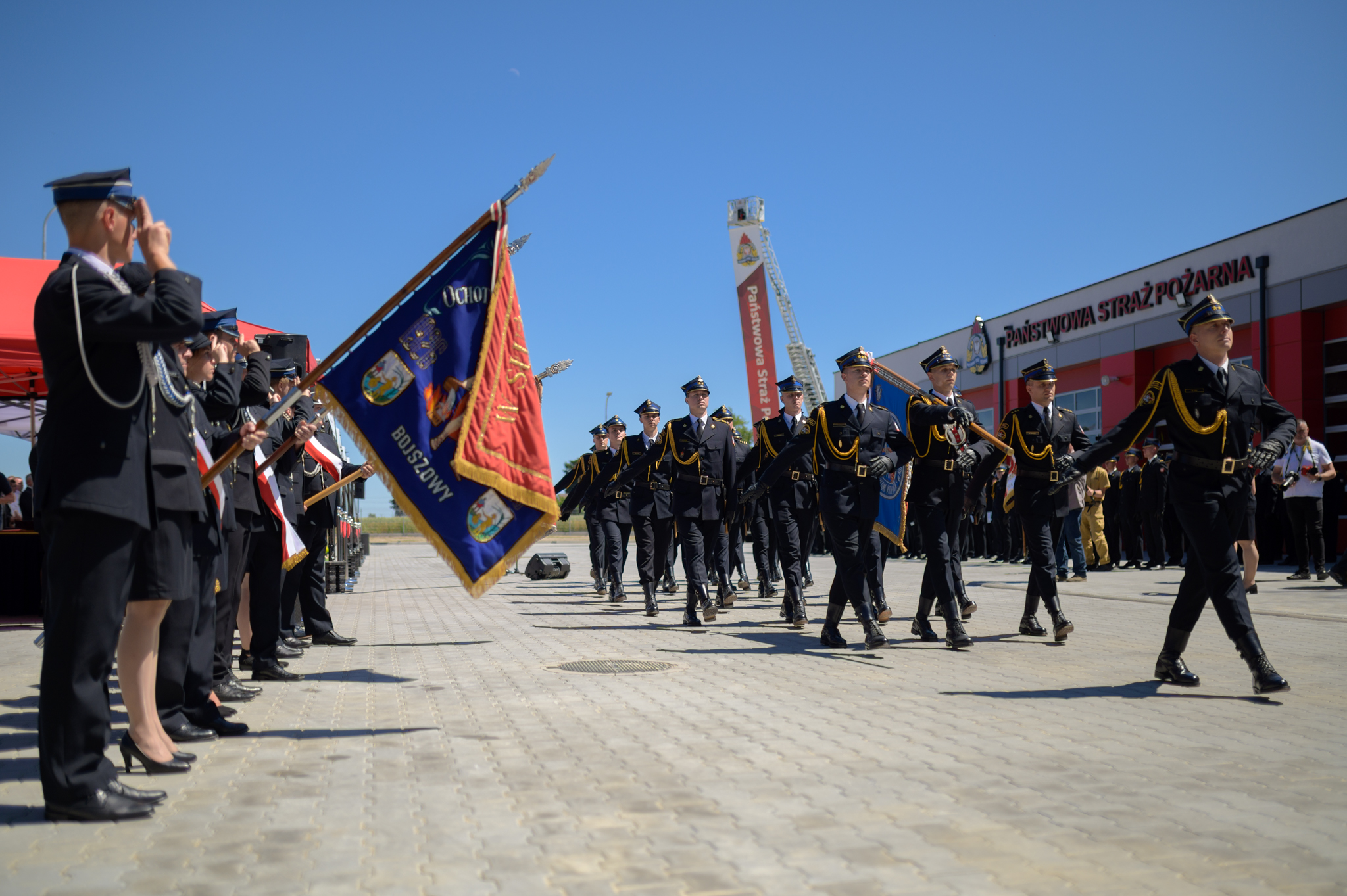 JRG577 - zdjęcia strażaków na uroczystej defiladzie